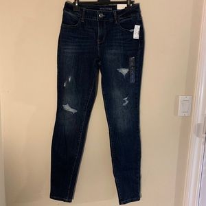 BNWT Maurices mid-rise Skinny Jeans with Rips